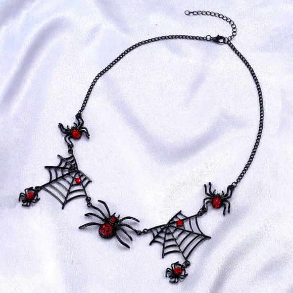🕷️😬🕷️ SCARY❗️ BLACK WITH RED RHINESTONES SPIDER WEB NECKLACE❗️ - Picture 2 of 5